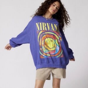 Super cute trendy sweatshirt!